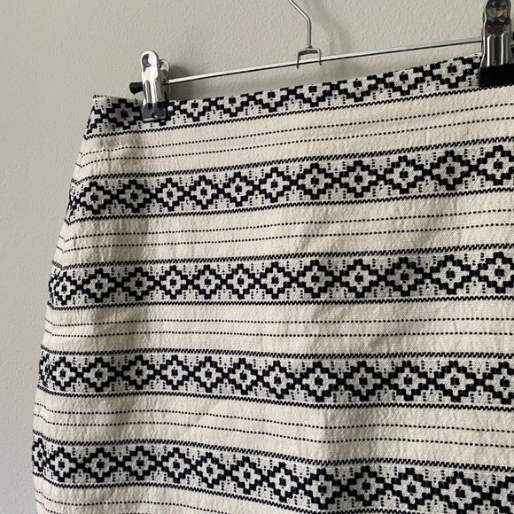 Ann Taylor | Geometric A-Line Straight Pencil Skirt Size 2 - Picture 2 of 9